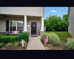 Building Photo - 826 Lower Park Pl