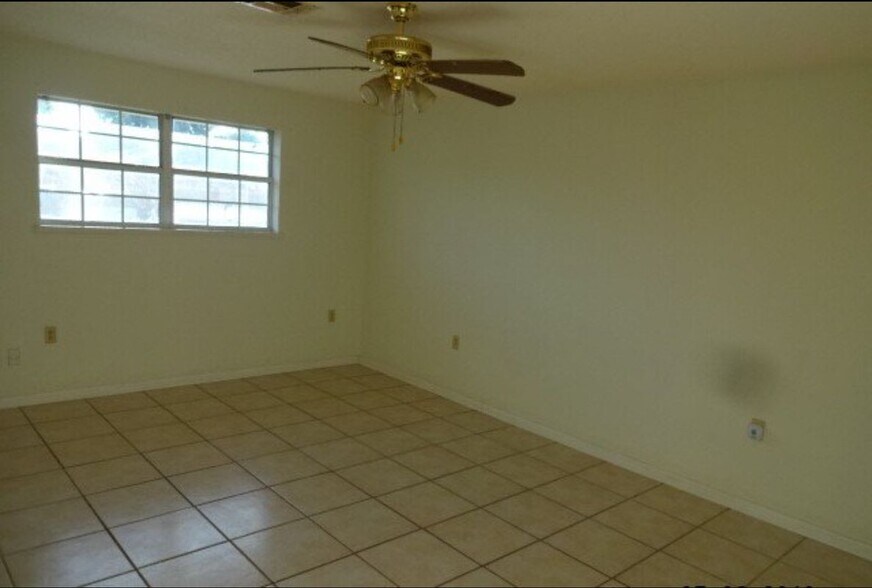 Building Photo - 4709 Shalimar Dr