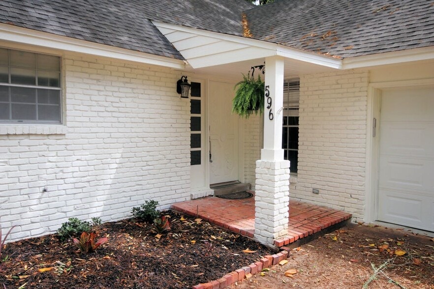 Building Photo - 596 L Ombre Ct NE