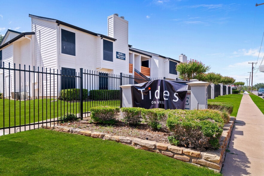 Primary Photo - Tides on Avril