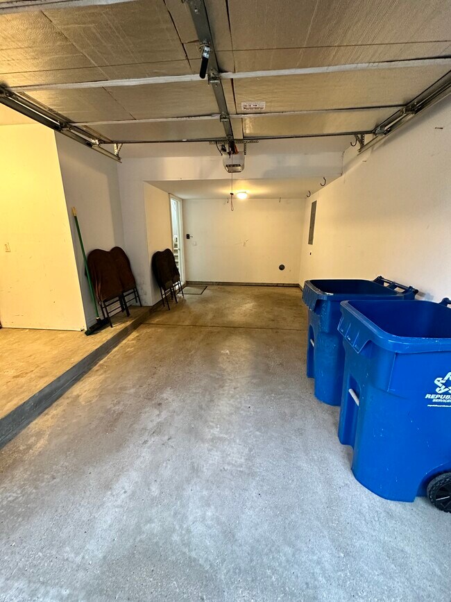 Building Photo - 3138 Promenade Cir