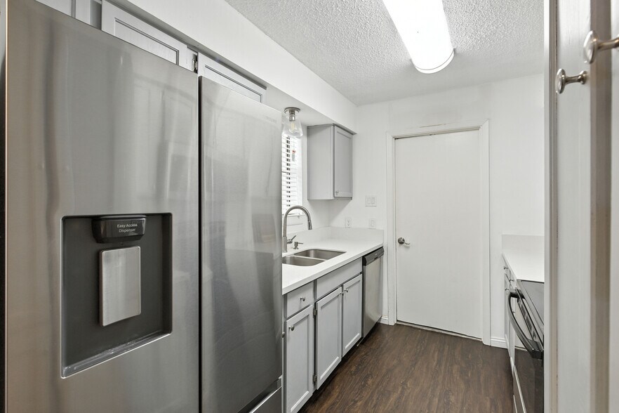 Building Photo - 2277 S Kirkwood Rd