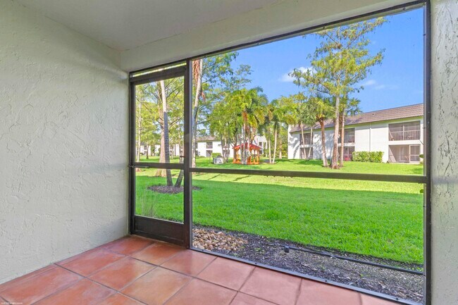 Building Photo - 711 Forest Club Dr