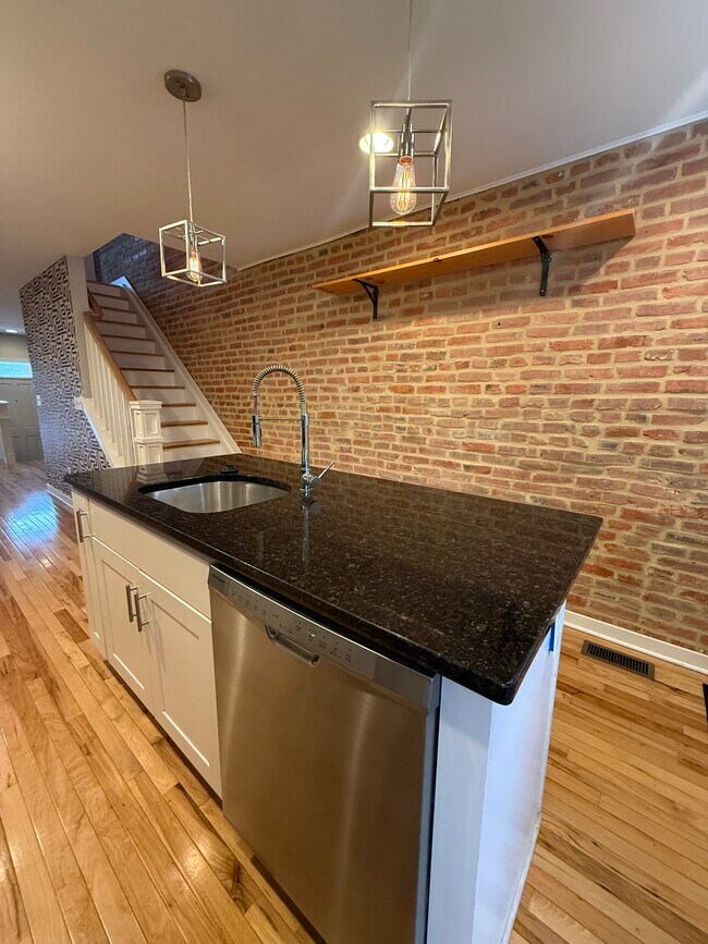 Building Photo - 149 N Potomac St