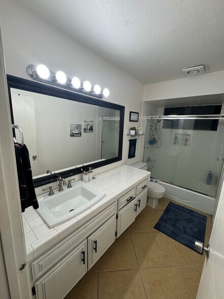 Building Photo - 6603 Reservoir Ct