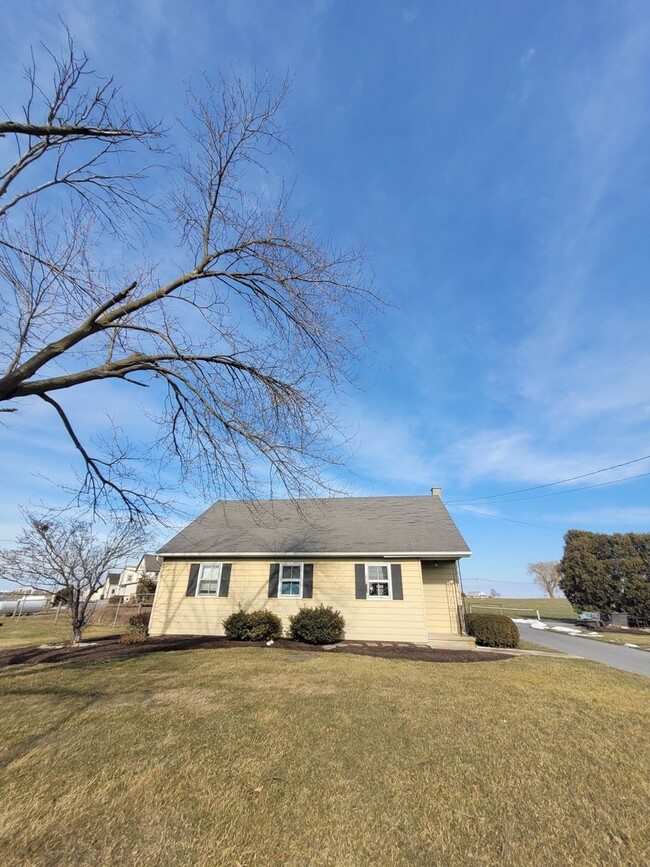 Building Photo - 4 Bedroom home in a rural setting