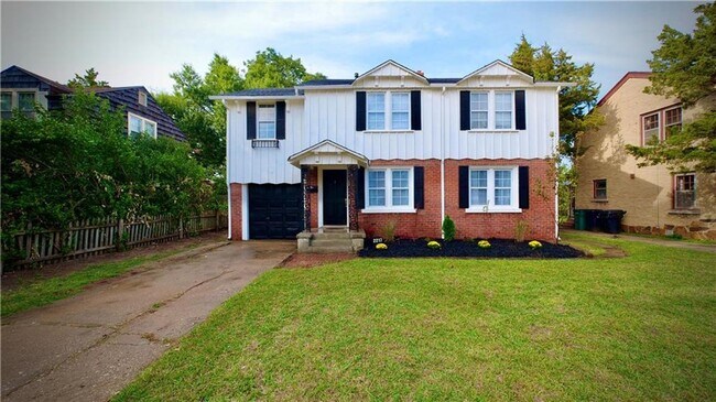Building Photo - Beautifully Remodeled 4 Bedroom Home near ...