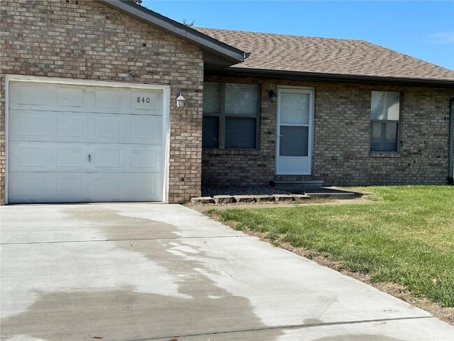 Primary Photo - 842 Southgate Dr
