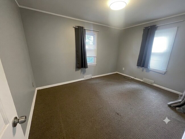 Building Photo - Charming 2 BEDROOM IN FERNDALE