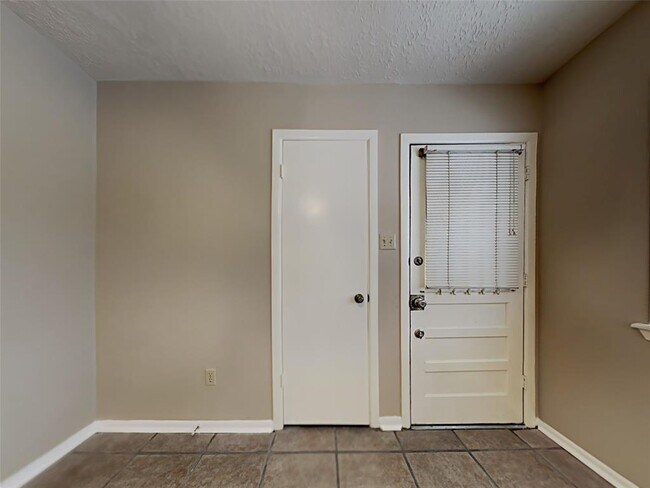 Building Photo - 603 Blue Ridge Dr