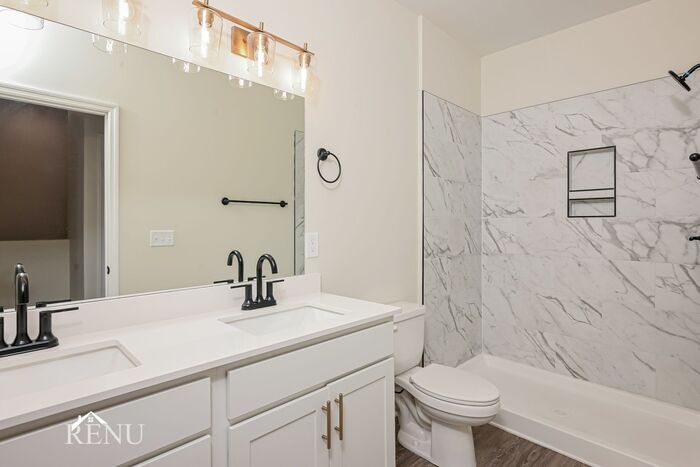 Building Photo - 5757 Sofias Cir