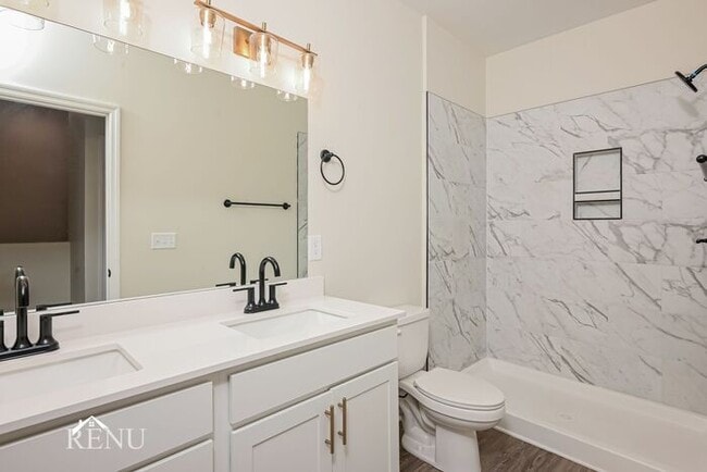 Building Photo - 5765 Sofias Cir