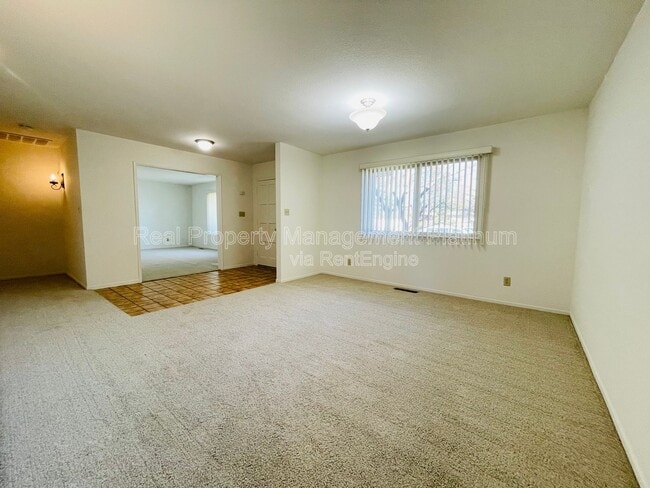 Building Photo - 1055 W Fremont Ave