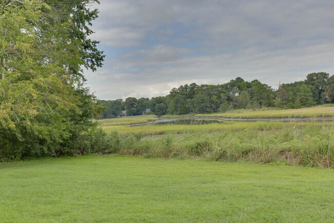 Building Photo - 2637 N Elizabeth Harbor Dr