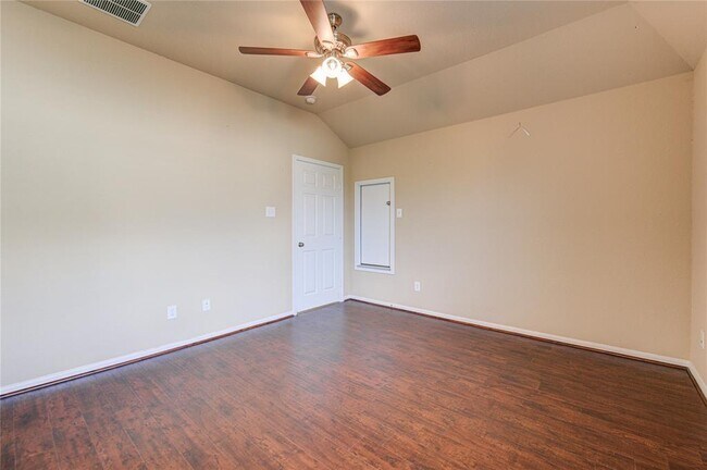 Building Photo - 6907 Stevenson Dr