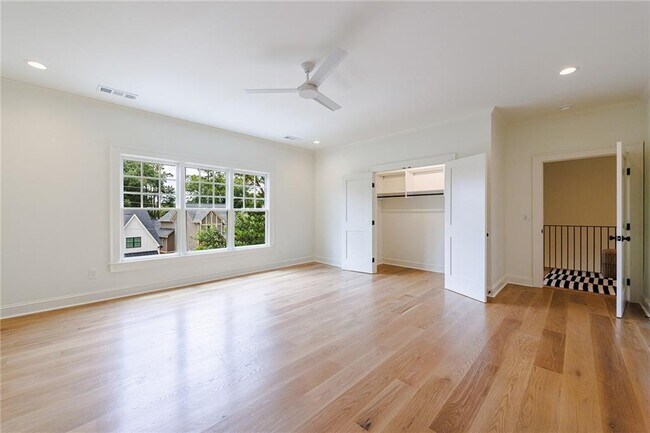 Building Photo - 2717 Skyland Dr NE