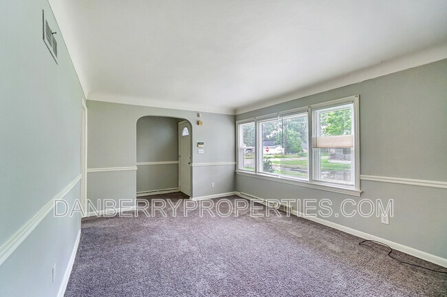 Building Photo - 833 Turner Ave