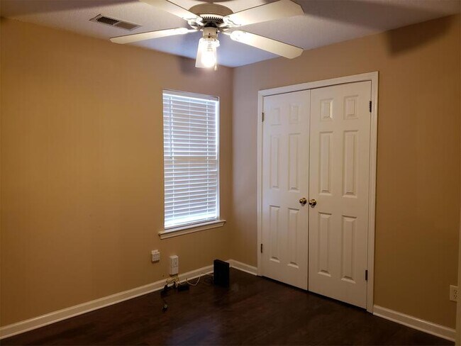 Building Photo - 1088 Sunstar Dr