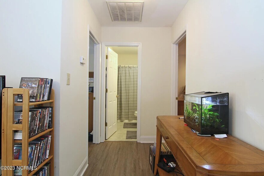 Hallway - 4316 McClelland Dr