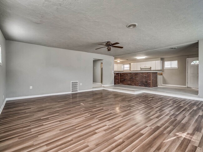 Building Photo - 545 SW 46th St