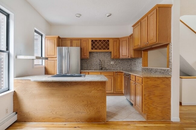 Building Photo - 195 Endicott St