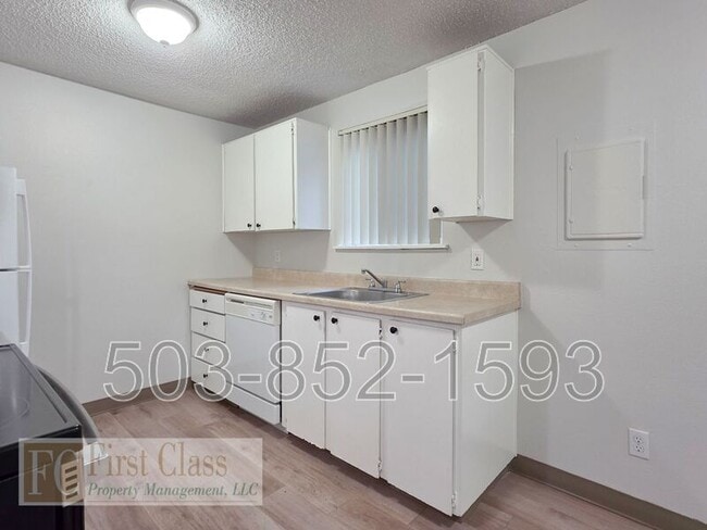 Building Photo - 3618 SW Beaverton Hillsdale Hwy