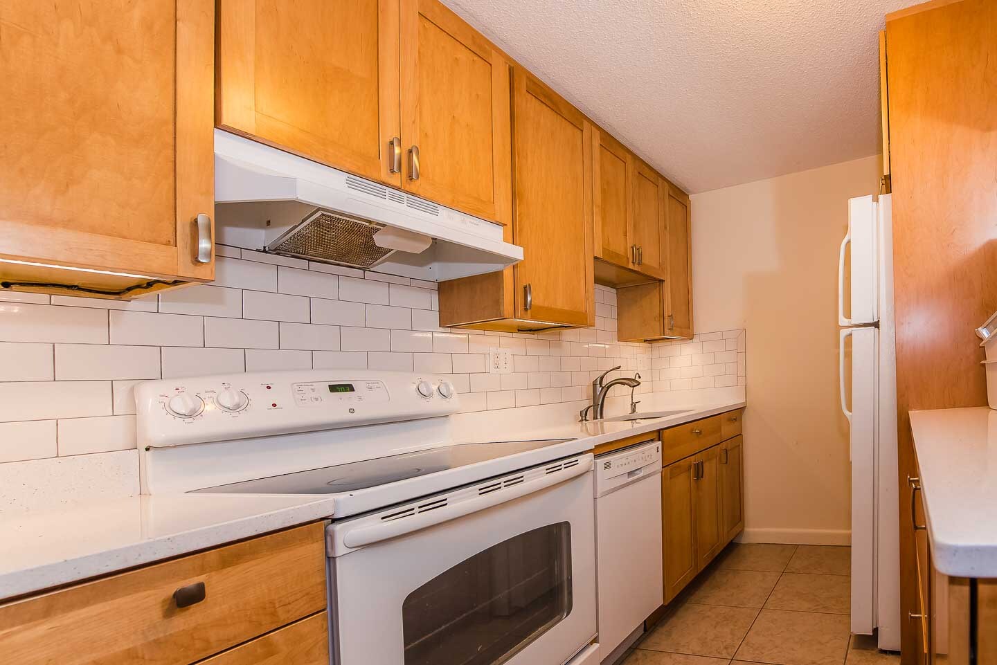 Building Photo - 172 River St