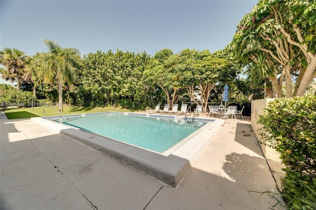 Building Photo - 4150 Jimmy Buffett Mem Hwy