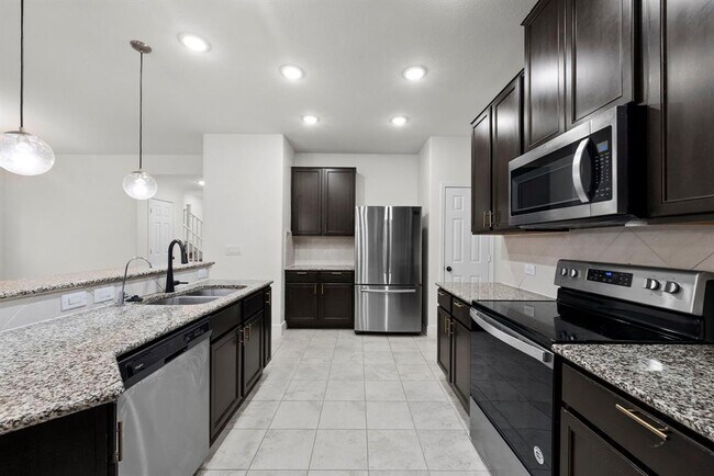 Building Photo - 544 Ayinger Ln
