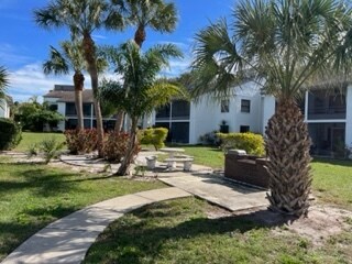 Community Grill - 2469 Twin Dr