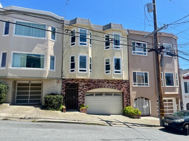Building Photo - 538-540-540 36th Ave
