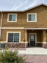 Building Photo - Contemporary, light-filled townhouse available for lease!