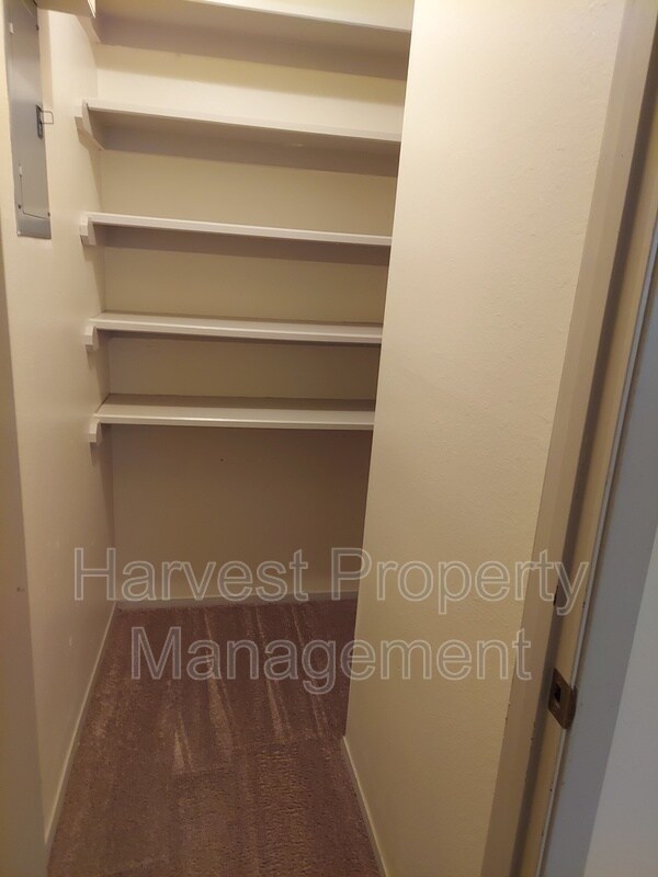 Building Photo - 1625 S Longford Ln