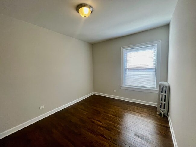 Building Photo - 1351 W Touhy Ave