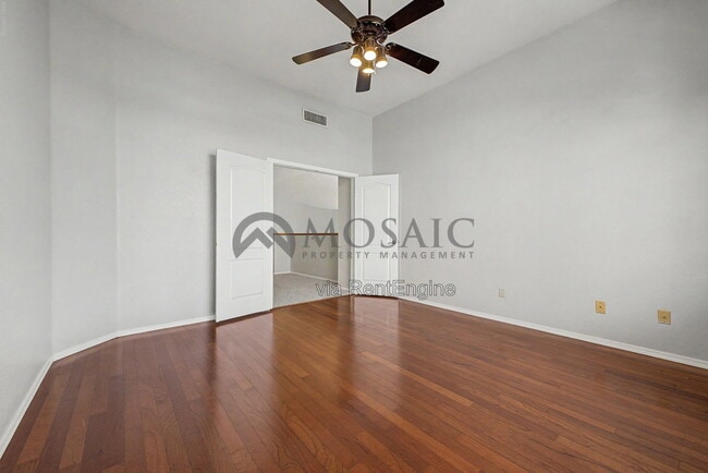 Building Photo - 1819 E Cascade Dr