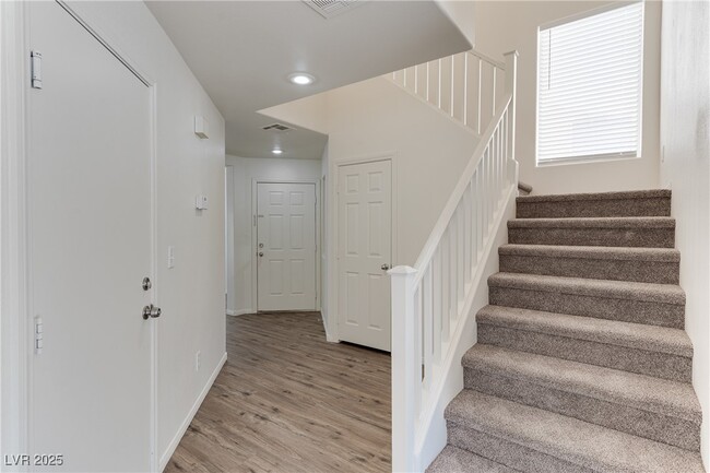 Building Photo - 11032 African Sunset St