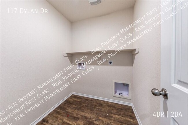 Building Photo - 117 Dylan Dr