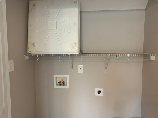 Building Photo - 6216 Castlebrooke Ln