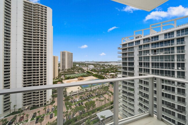 Building Photo - 3100 N Ocean Dr