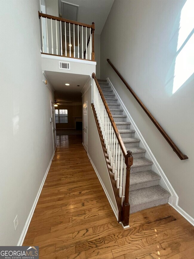 Building Photo - 5041 Lower Elm St