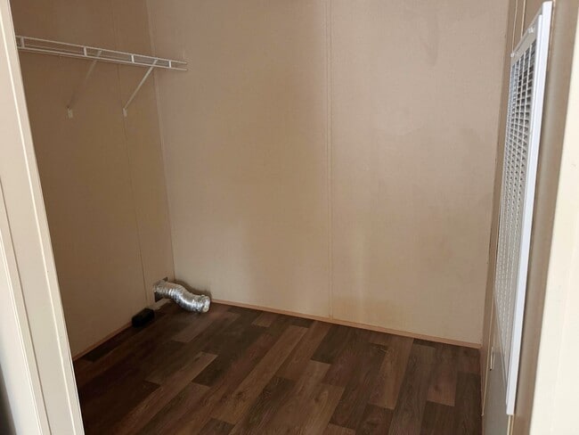 Building Photo - 565 Travis Wy