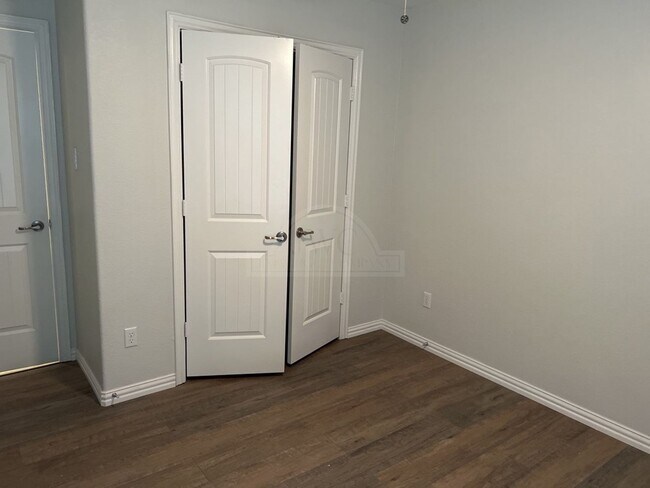 Building Photo - 6311 Serpentine Dr