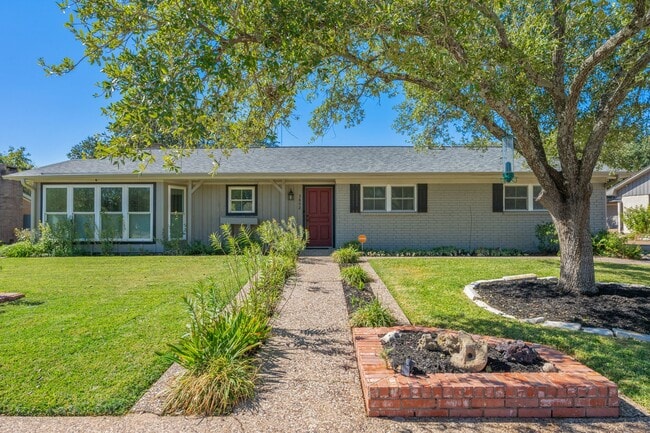 Building Photo - 3802 Sunnybrook Ln