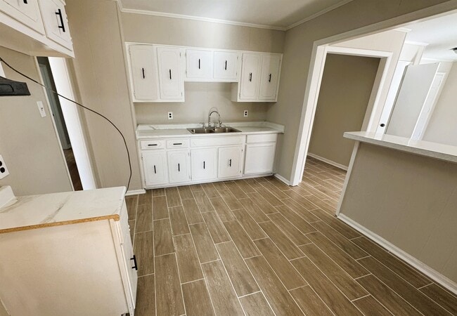 Building Photo - 1474 N Graham St