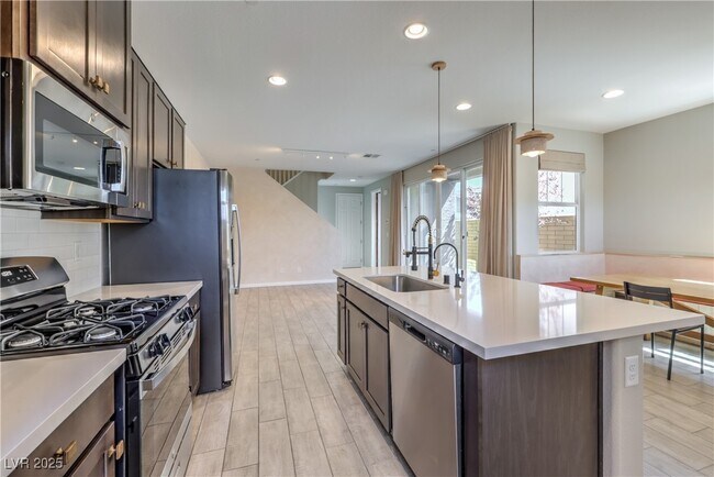 Building Photo - 904 Cottonwood Hl Pl