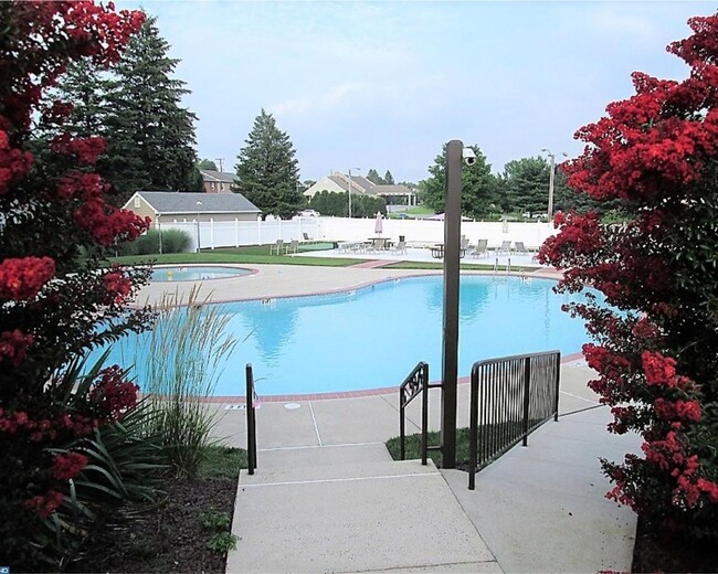 Building Photo - Recently updated Berkshire Estates Condo