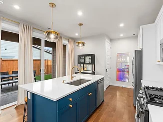 Building Photo - Luxury Living in Reed’s Crossing – Designe...