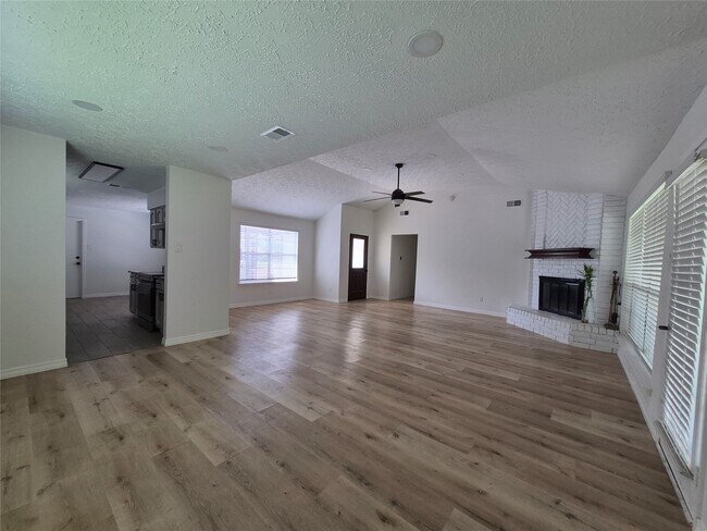 Building Photo - 3402 Cascadia Dr