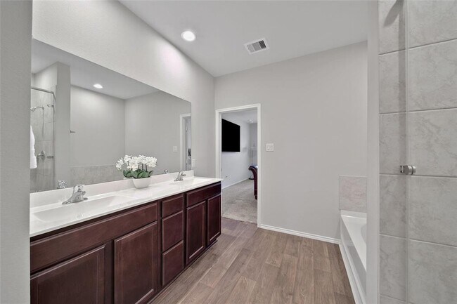 Building Photo - 13854 Rock Island Trl
