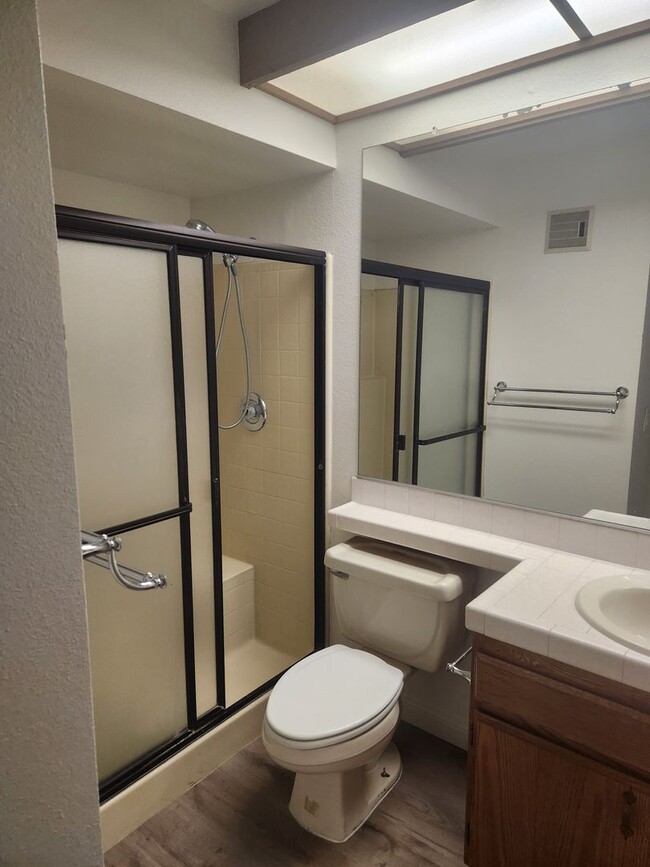 Building Photo - Charming 2-Bedroom, 2-Bathroom Condo for R...